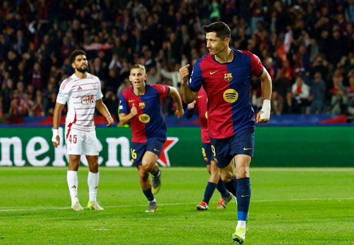 莱万多夫斯基意外战胜日本队，反败为胜引爆全场！